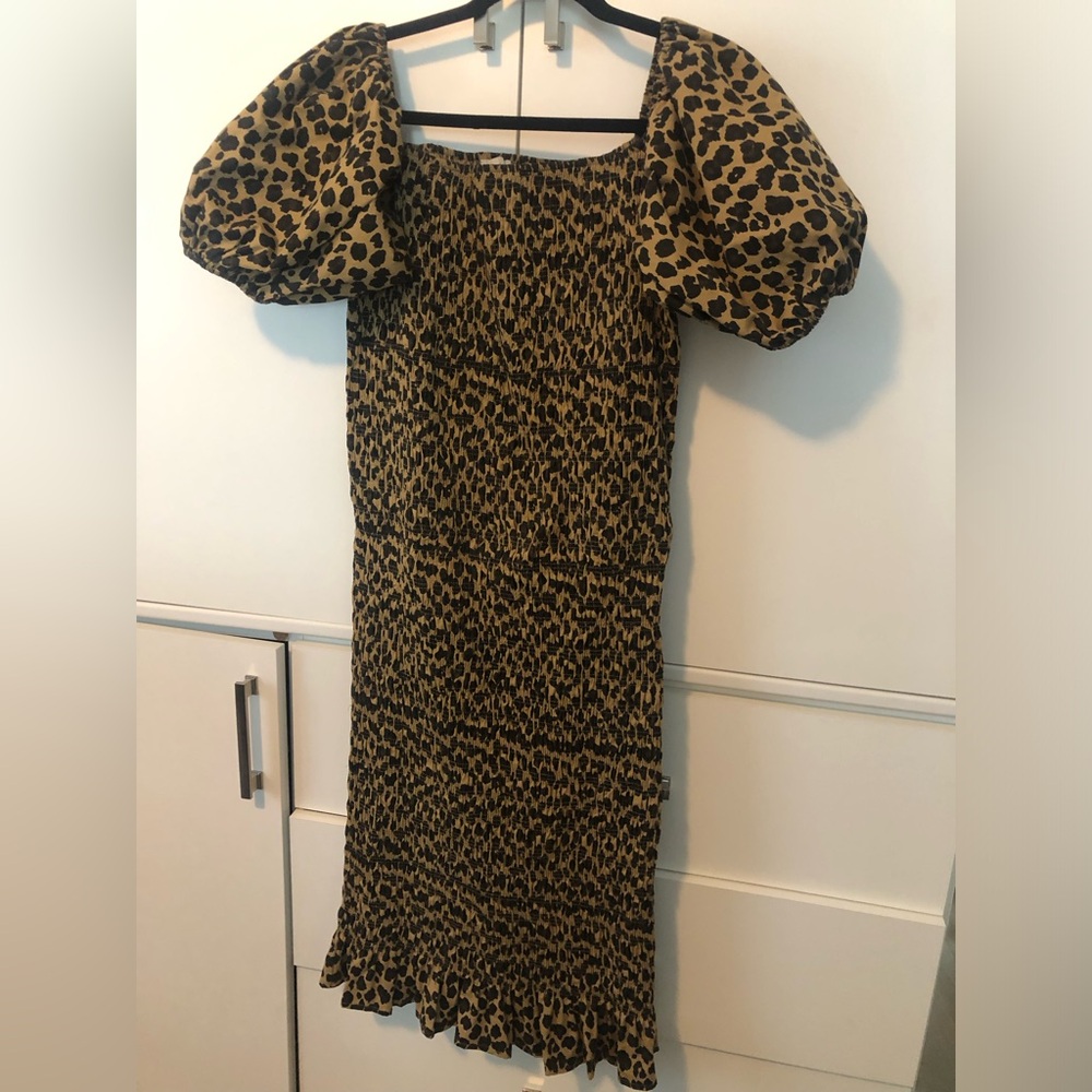 Women’s Puff Sleeve Leopard Print Stretch Dress with Ruffled Hem size 12